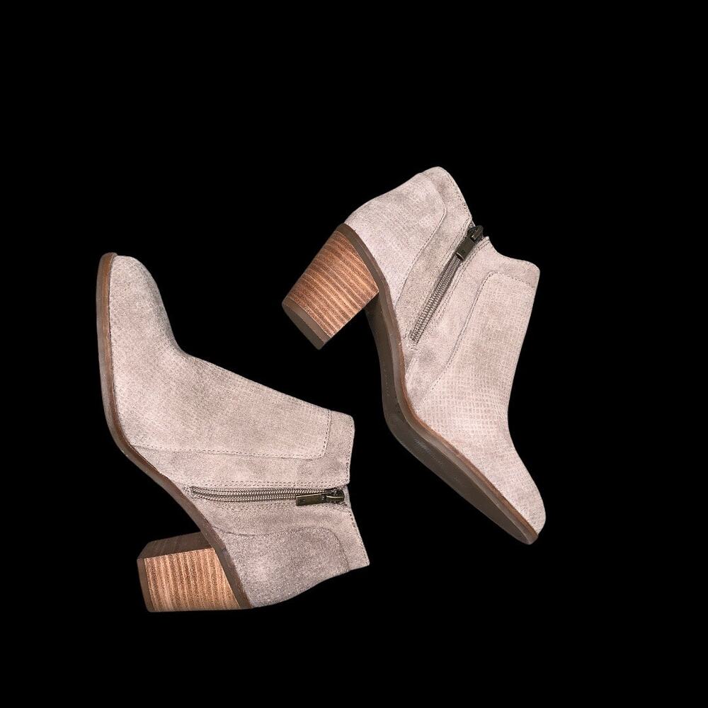Lucky Brand Taupe Suede Ankle Booties Zip Side Block Heel Textured Sz 7.5M / 38